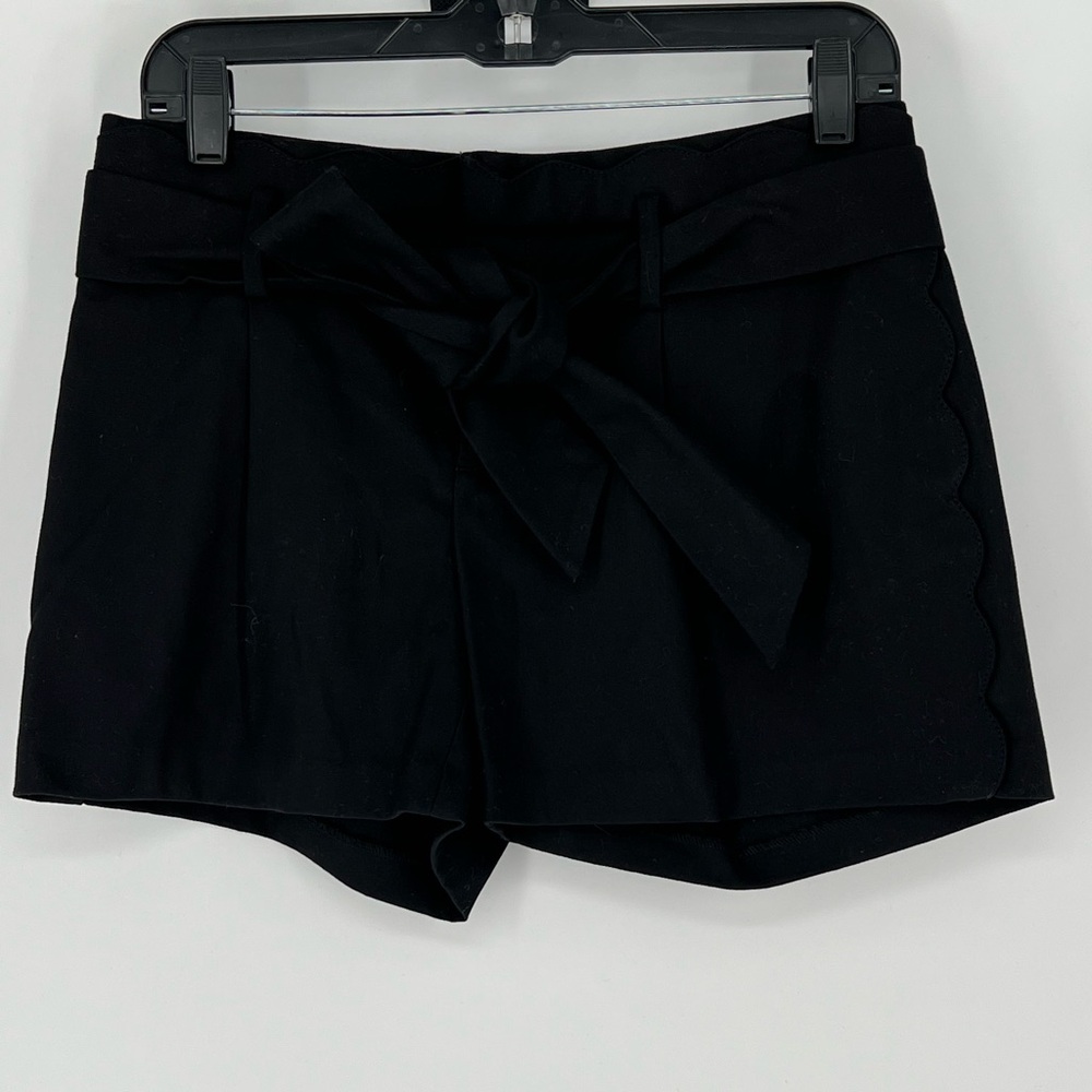 BANANA REPUBLIC SCALLOPED WAIST, BLACK COTTON BLEND DRESS SHORTS WITH BLACK BELT